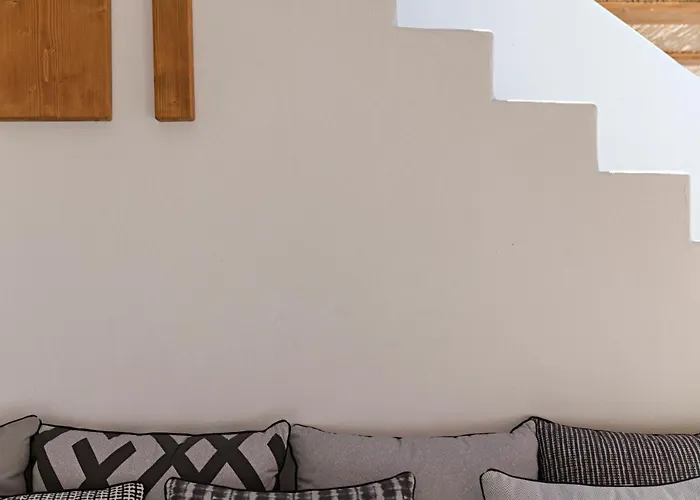 3 Elements By Stylish Oia