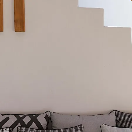 3 Elements By Stylish Oia (Santorini)